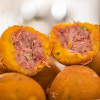 BOLINHO DE CABOTIÁ C/ CARNE SECA
